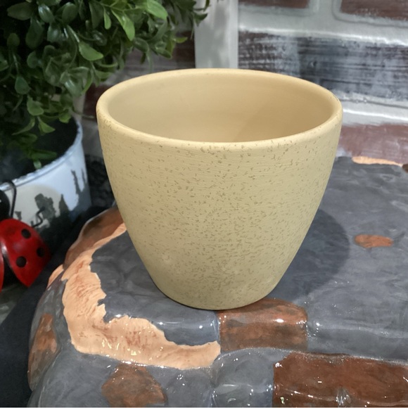 Ceramic or Pottery Crafted Pot with a Hummingbird in flight - Very Nice - Picture 3 of 10